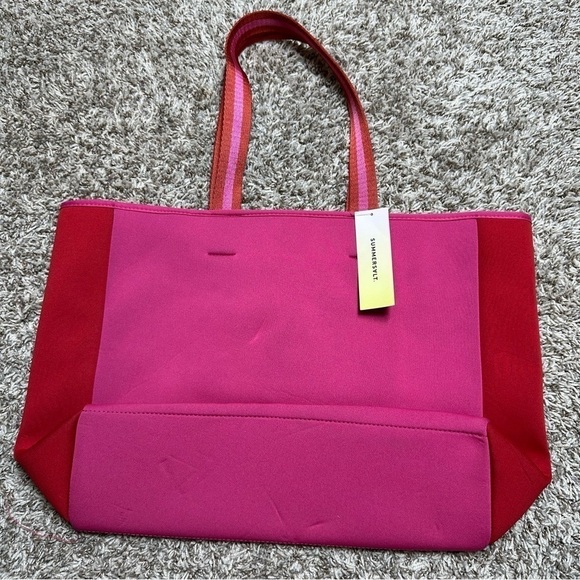 Summersalt x Fabfitfun Neoprene Beach Tote In Pink/Red - Picture 2 of 5